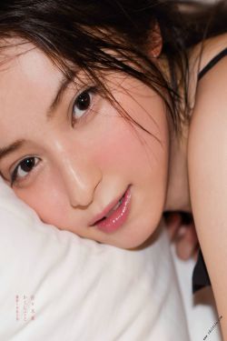 小奶狗腹肌体育生天台放烟花